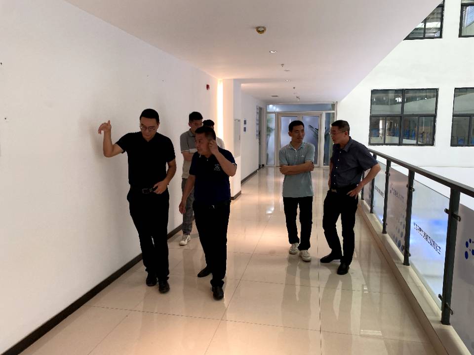 1672111703078082231.jpg 0602创新中心技术指导.jpg